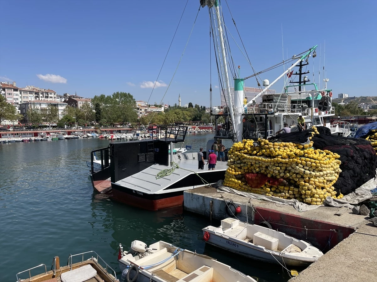 Karadenizli Tayfalar Marmara Denizi\'nde Av Sezonuna Hazırlanıyor