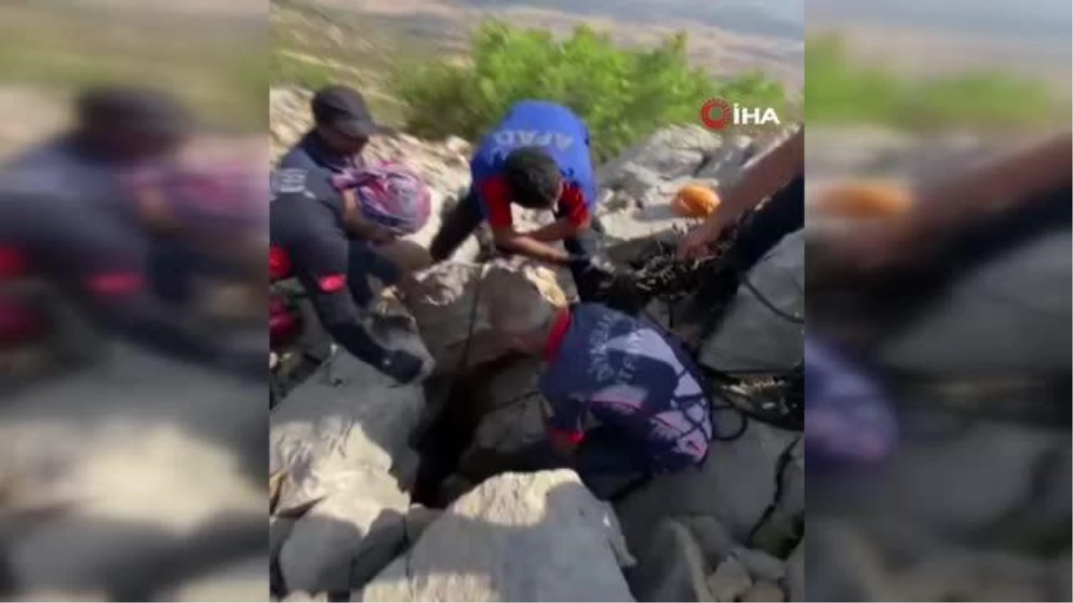 Diyarbakır\'da Kayalıklarda Sıkışan Keçi Kurtarıldı