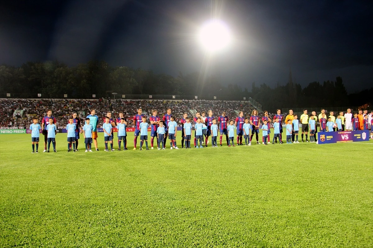 Kırgızistan\'da Barcelona ve Asya Ülkeleri Eski Futbolcuları Gösteri Maçı Yaptı