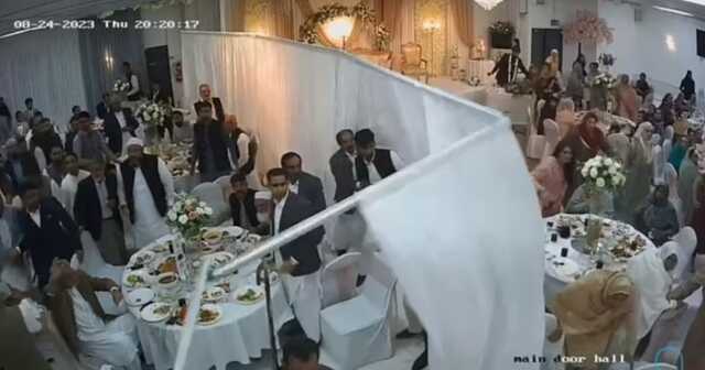 Lüks düğün misafirlerin birbirine yumruk atıp sandalye fırlattığı kavgaya dönüştü Lüks düğün misafirlerin birbirine yumruk atıp sandalye fırlattığı kavgaya dönüştü