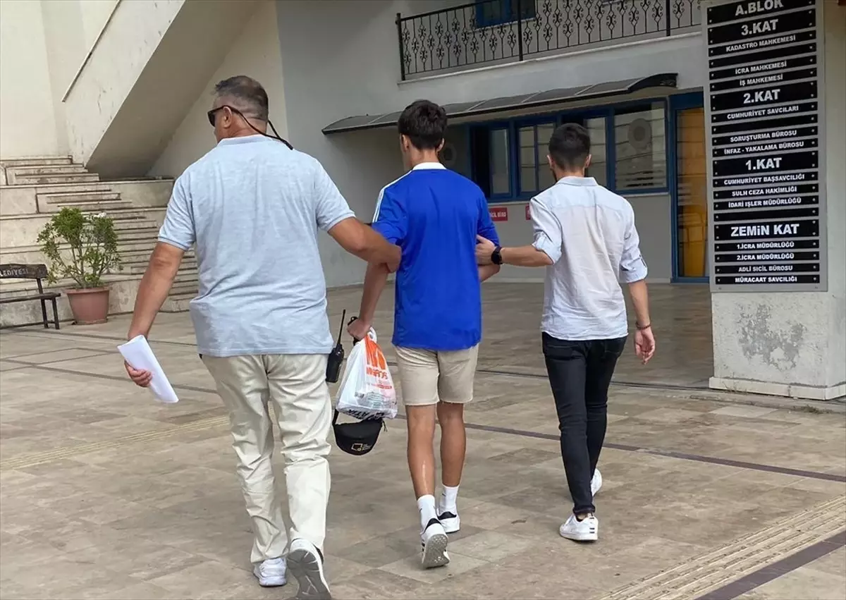 Marmaris\'te çıkan bıçaklı kavgada bir kişi ağır yaralandı