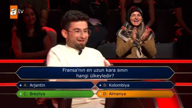 Milyoner'de güldüren anlar! Oğlunun 30 bin TL kazandığını duyan anne: Keşke çekilseydin, azmış Kenan Bey Milyoner'de güldüren anlar! Oğlunun 30 bin TL kazandığını duyan anne: Keşke çekilseydin, azmış Kenan Bey