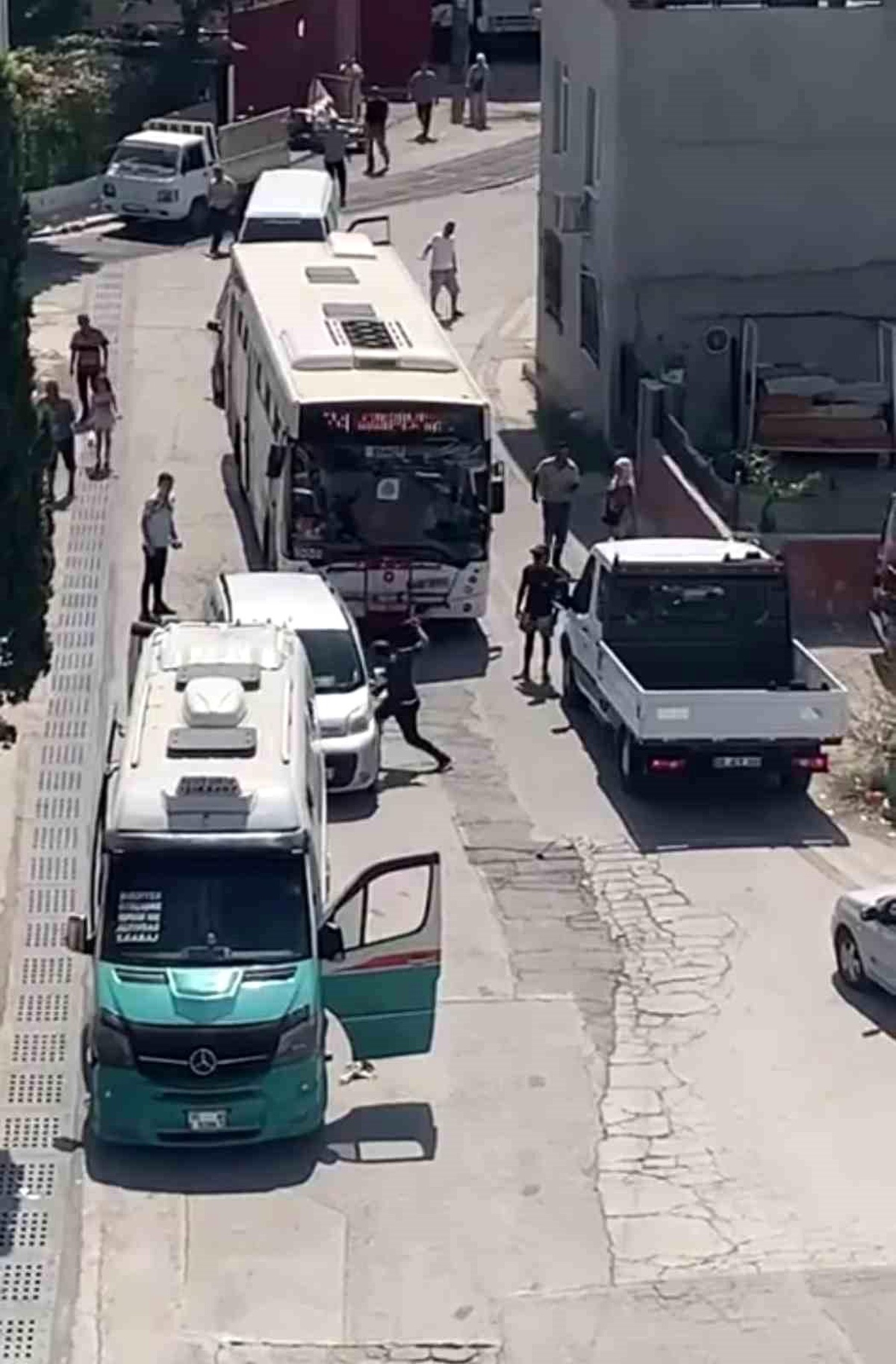 İzmir\'de Yol Verme Tartışması Kanlı Bitti
