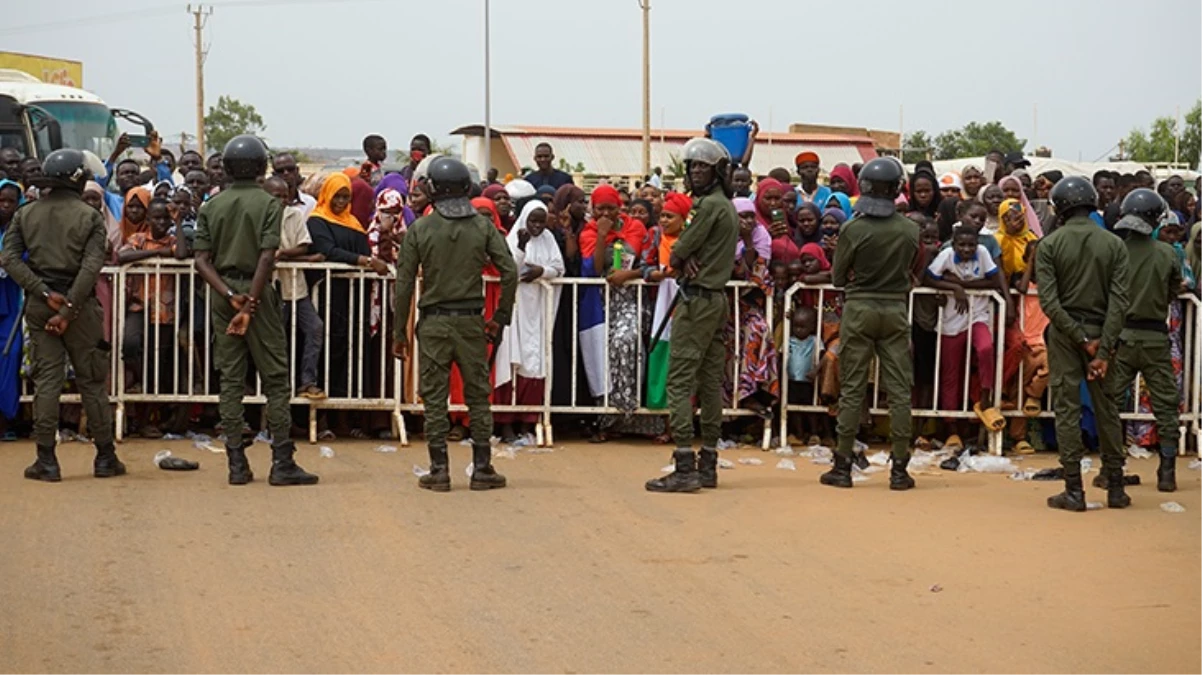 Nijer\'den Fransa büyükelçisinin sınır dışı edilmesi talimatı 