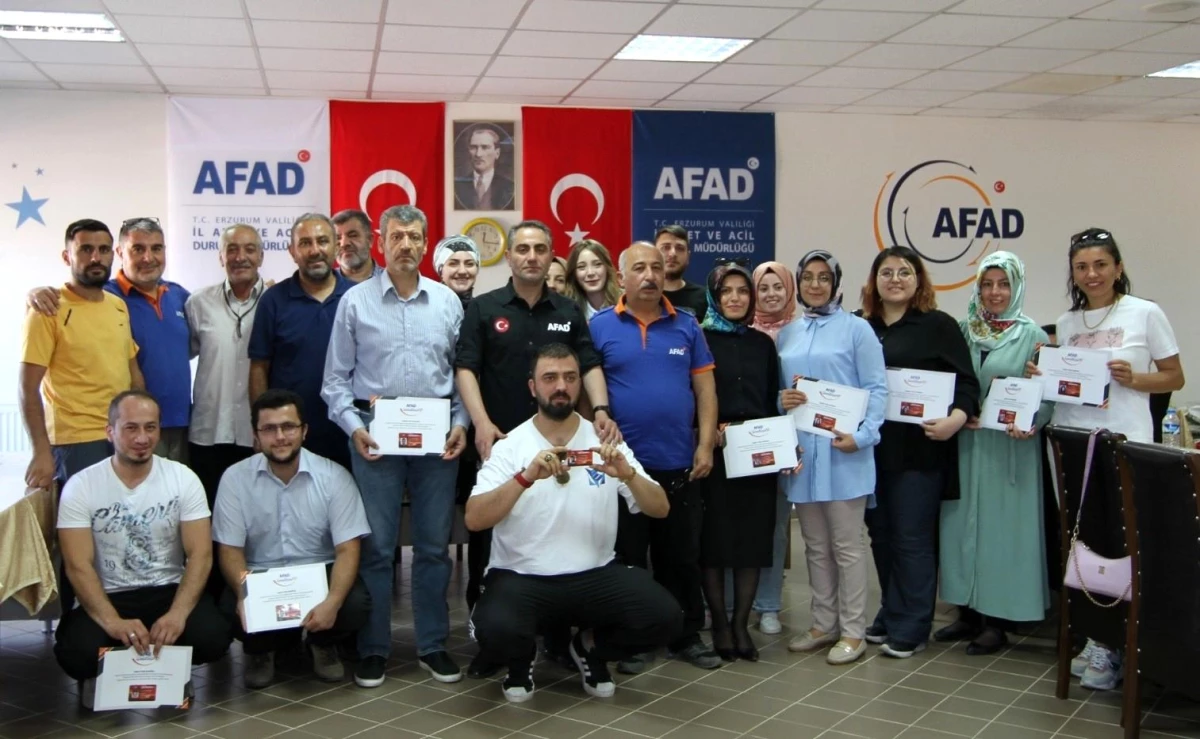 Erzurum\'da 33 AFAD Gönüllüsü Eğitimlerini Tamamlayarak Kimliklerini Aldı