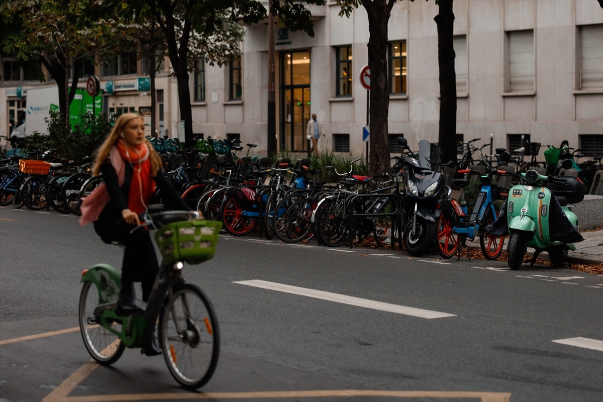 Paris\'te elektrikli skuter kiralama hizmetine yasak süresi doluyor