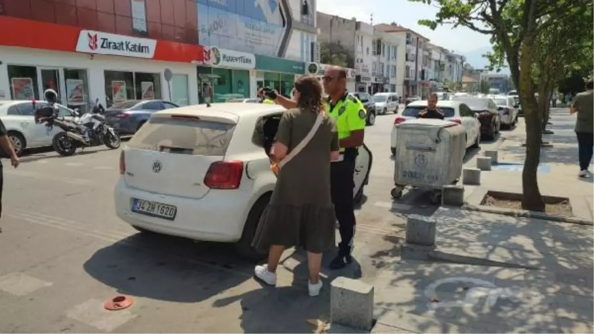 Düzce'de Otomobilde Unutulan Çocuklar Polis Tarafından Kurtarıldı