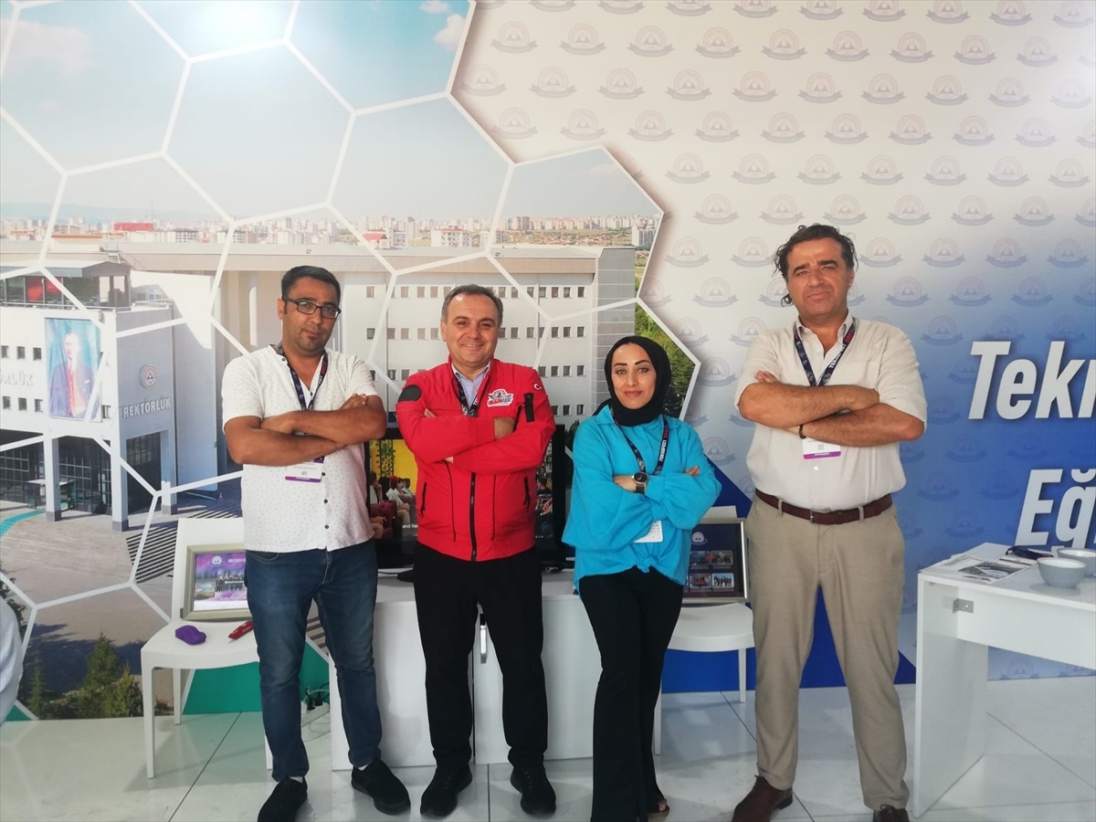 ERÜ Rektörü TEKNOFEST 2023\'teki standı ziyaret etti