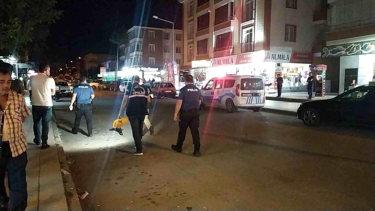 Çorum\'da Silahlı Kavga: Saçmalar Bir Binanın Duvarına İsabet Etti