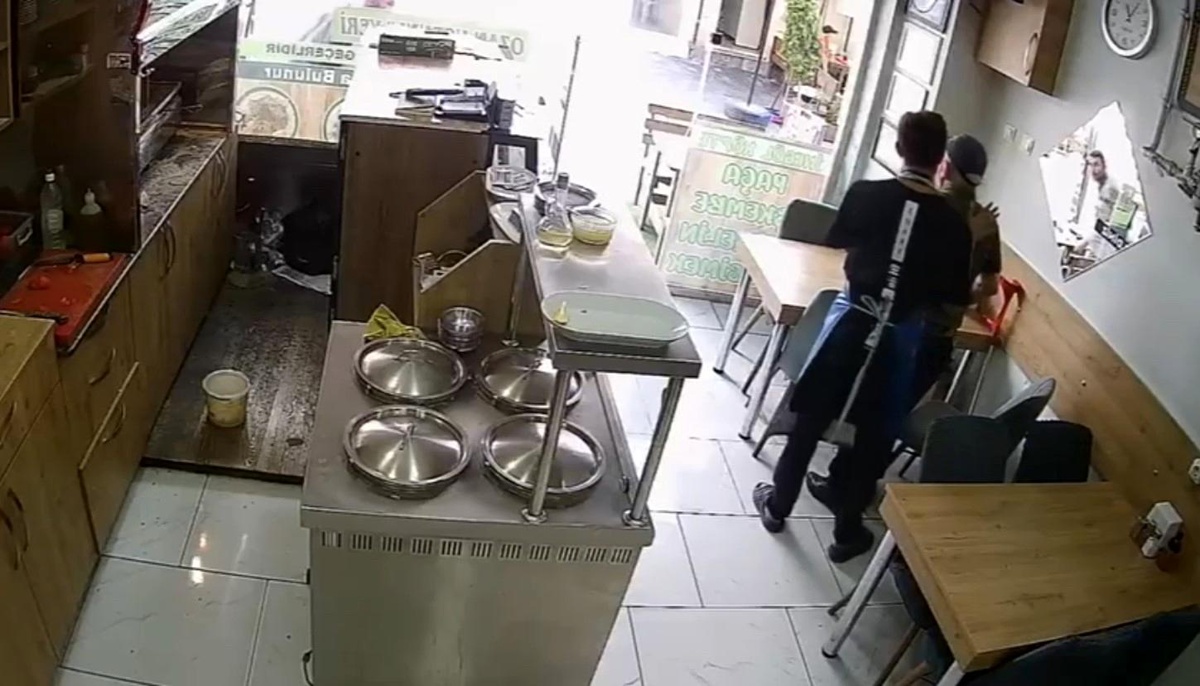Uşak\'ta Staj Yapan Aşçı Adayı, Müşteriyi Heimlich Manevrasıyla Kurtardı