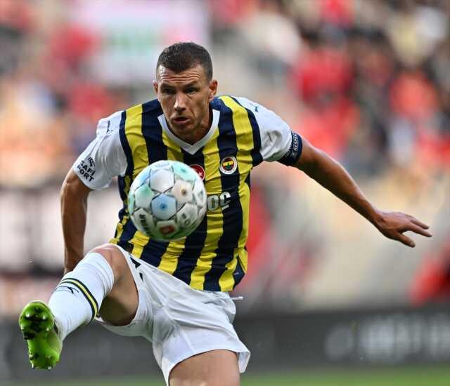 Son Dakika: Fenerbahçe, play-off turunda Twente'yi eleyerek Konferans Ligi'nde gruplara kaldı