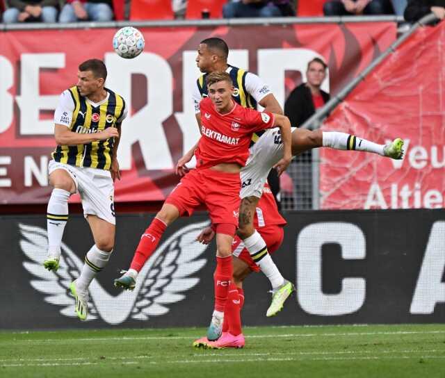 Son Dakika: Fenerbahçe, play-off turunda Twente'yi eleyerek Konferans Ligi'nde gruplara kaldı