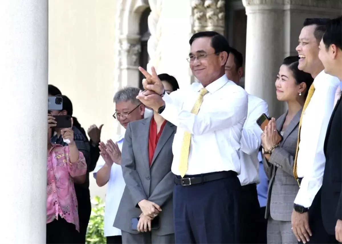 Tayland Başbakanı Prayut Chan-o-cha Hükümet Konağı\'na Son Kez Veda Etti