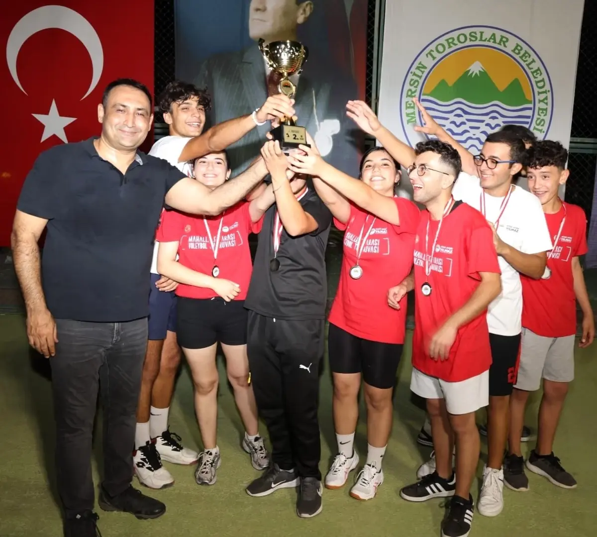 Toroslar Belediyesi Mahalleler Arası Voleybol Turnuvası Dostlukla Sonuçlandı