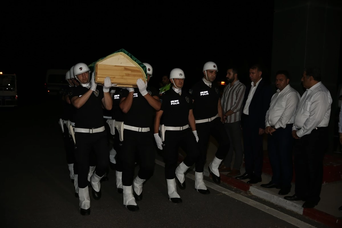 Eski Bakan Kutbettin Arzu\'nun Cenazesi Diyarbakır\'a Getirildi