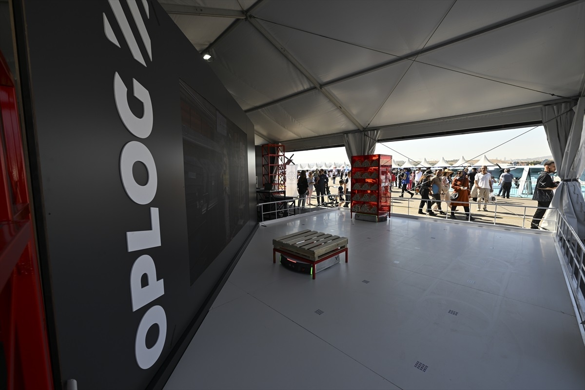 Türk Mühendislerince Geliştirilen Lojistik Robot TARQAN TEKNOFEST\'te Tanıtıldı