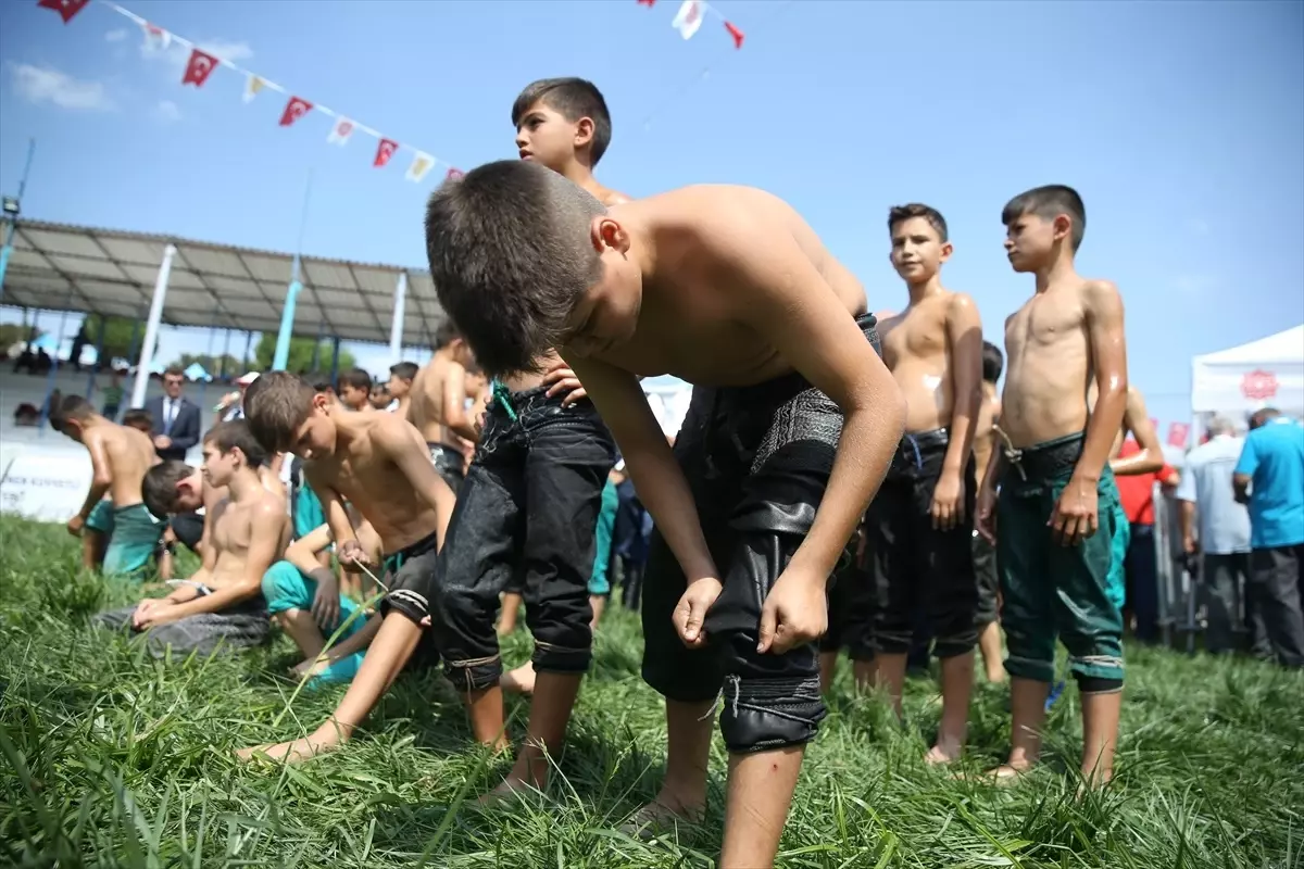 "63. Geleneksel Kurtdereli Mehmet Pehlivan Yağlı Güreşleri" başladı