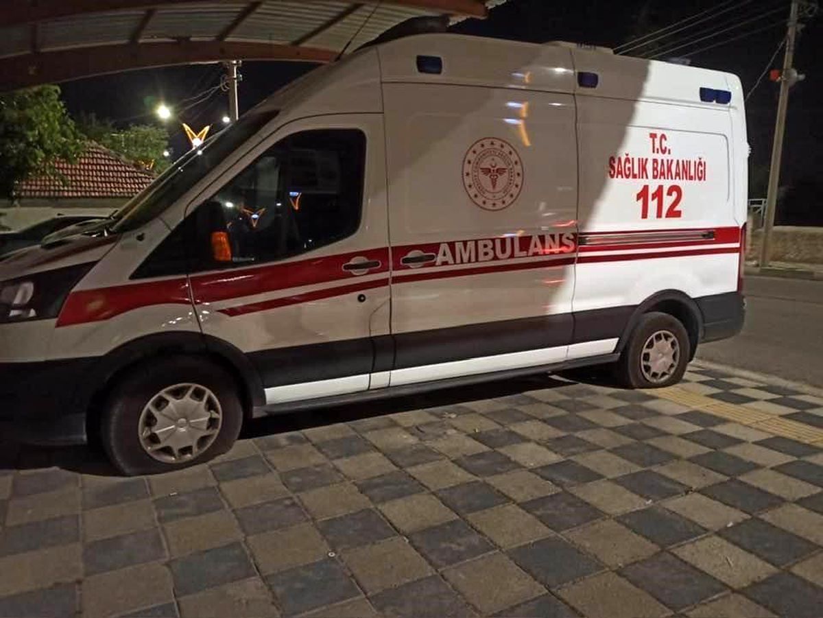 Afyonkarahisar\'da Ambulansın Lastikleri Kesildi