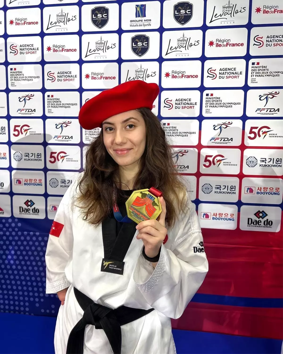 Afyonkarahisarlı Olimpiyat Sporcusu Meryem Betül Çavdar Para Tekvando Paris Grand Prix Müsabakasında Üçüncü Oldu