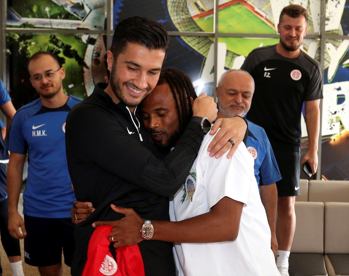 Bitexen Antalyaspor, Fredy Ribeiro\'nun Eyüpspor\'a transferini duyurdu