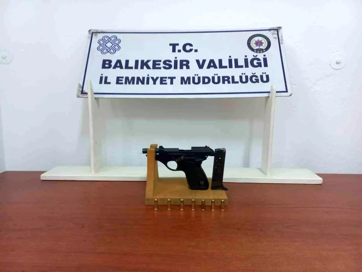 Balıkesir\'de yapılan operasyonda 14 şahıs gözaltına alındı