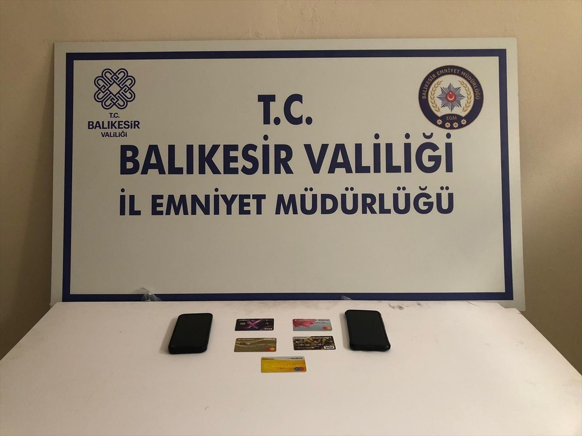 Balıkesir\'de sosyal medya dolandırıcıları tutuklandı