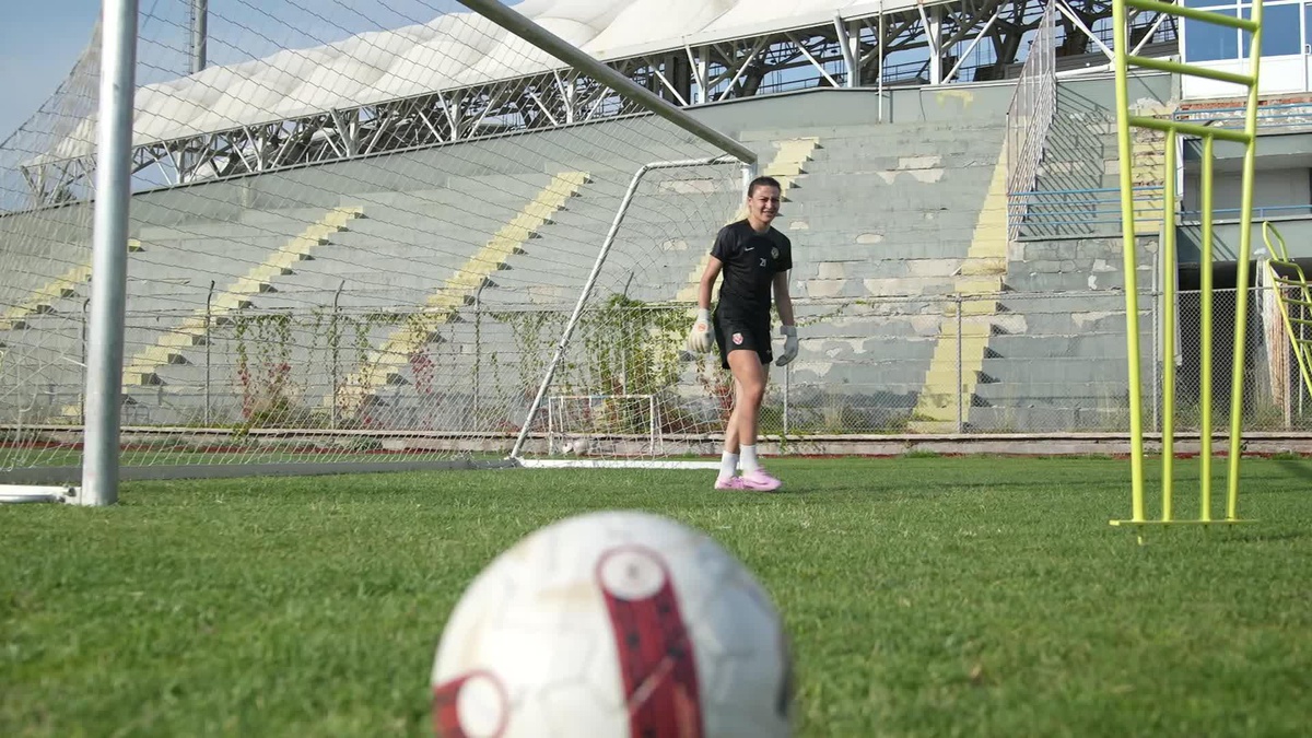 Ankara Büyükşehir Belediyesi FOMGET Kadın Futbol Takımı Şampiyonlar Ligi\'ne Hazırlanıyor