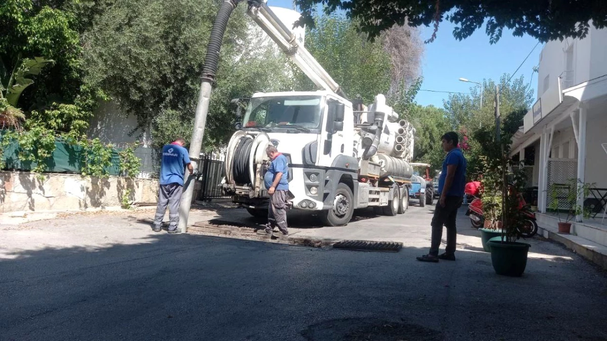 Bodrum Belediyesi Yağmur Suyu Hatlarını Temizliyor