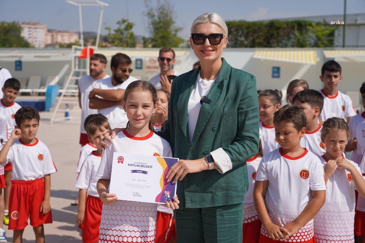 Bilecik Belediyesi Yaz Spor Okulları Mezunları Sertifikalarını Aldı