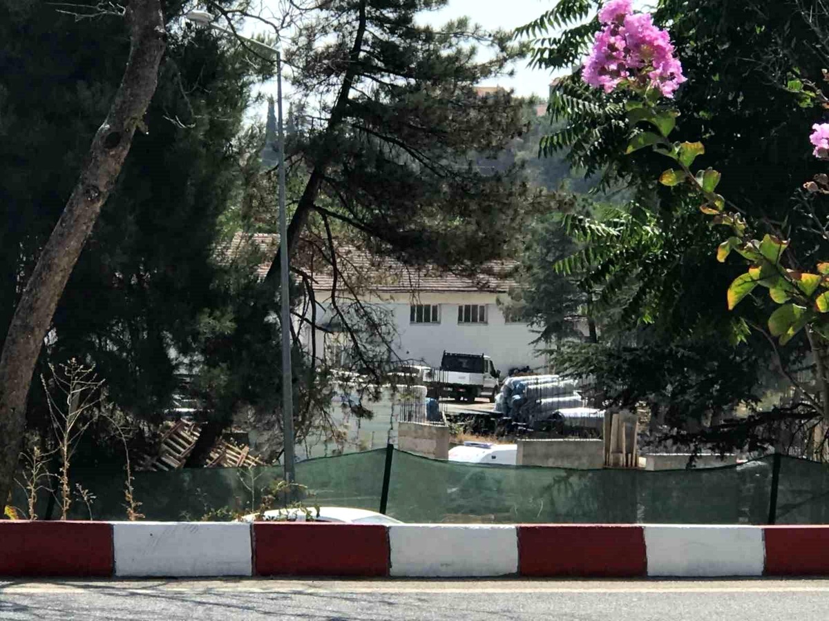 Bilecik\'te İşçi Yüksekten Düşerek Yaralandı