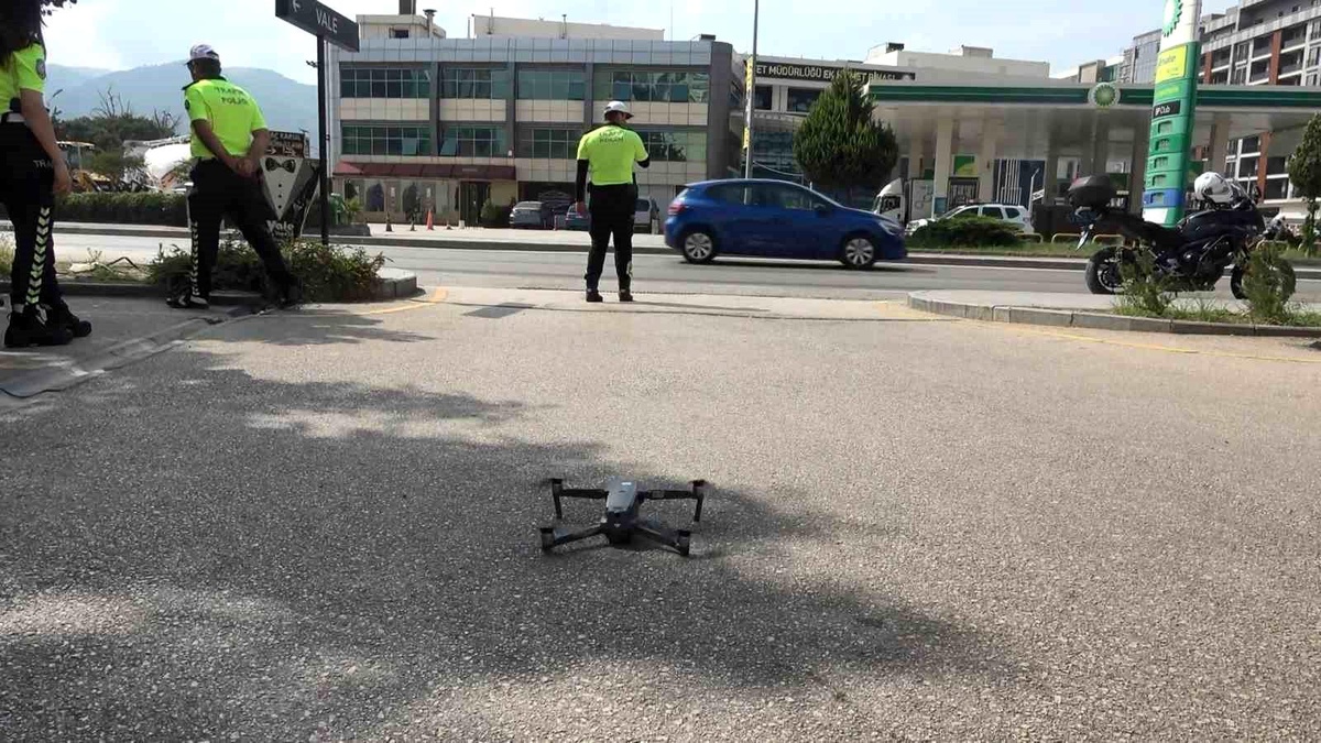 Bursa\'da polis ekiplerince \'Önce Yaya\' uygulaması yapıldı