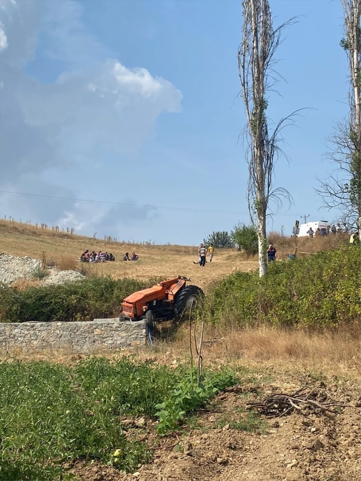 Bursa\'da tarlaya giderken traktörle kaza yapan sürücü öldü, eşi yaralandı