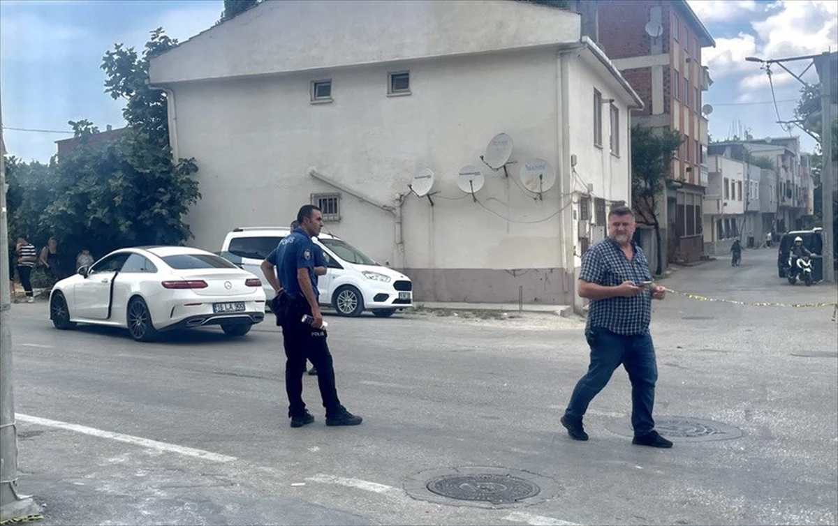 Bursa\'da Otomobile Silahlı Saldırı: Sürücü Yaralandı