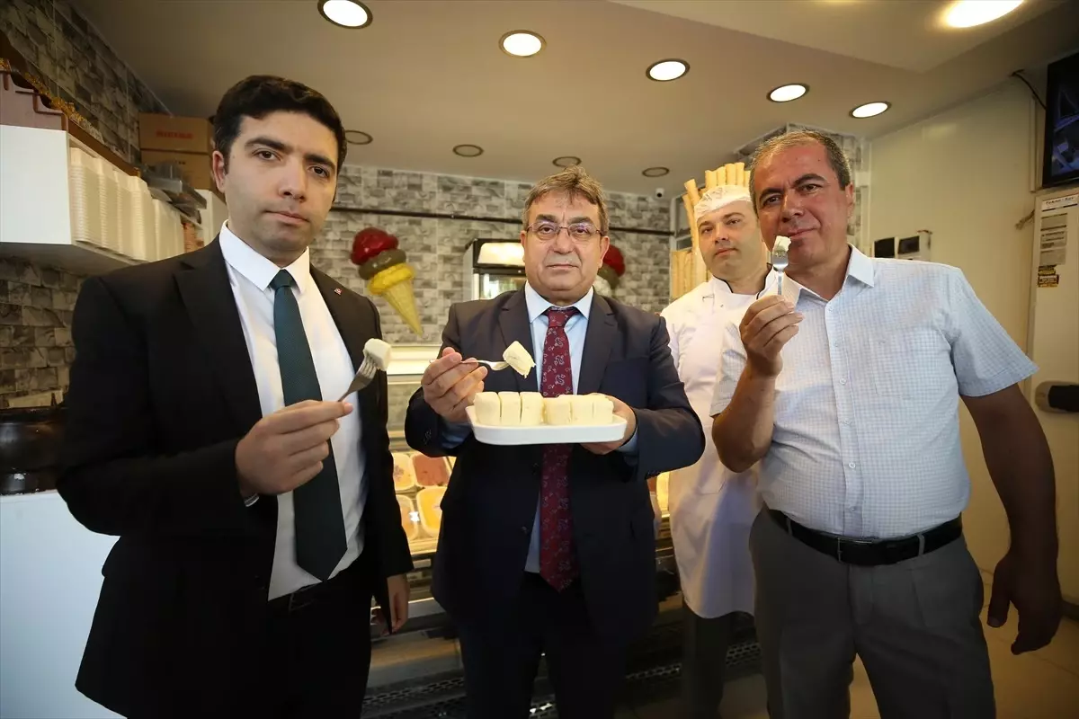 Çanakkale\'nin Bayramiç ilçesinde Bayramiç beyazının dondurması yapıldı