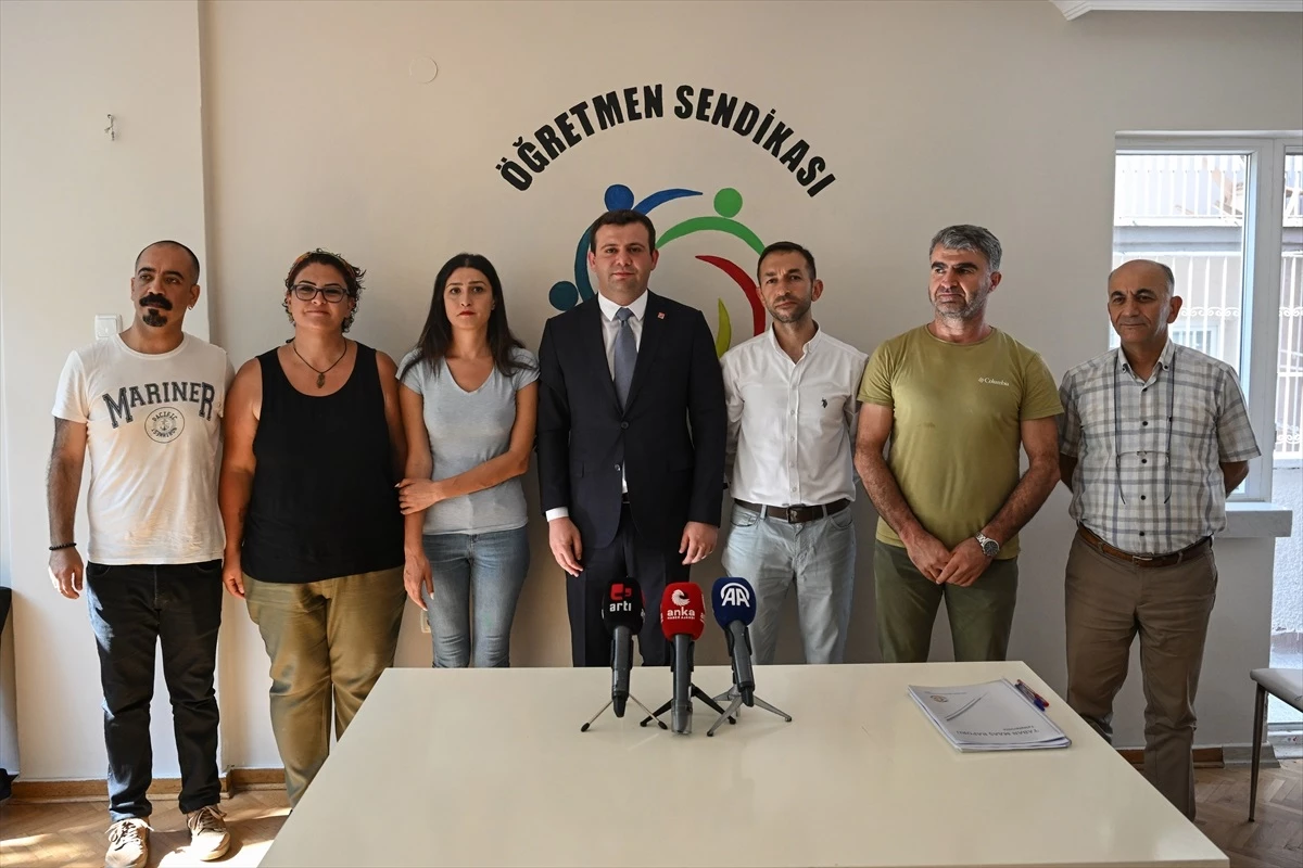 CHP Genel Başkan Yardımcısı Hasan Efe Uyar, Özel Sektör Öğretmenleri Sendikasını Ziyaret Etti