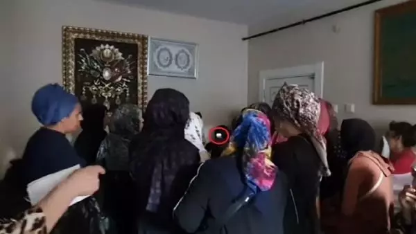 Diyarbakır'da Şeyh İddiasıyla Dolandırıcılık Yapan Şahıs Yakalandı Diyarbakır'da Şeyh İddiasıyla Dolandırıcılık Yapan Şahıs Yakalandı