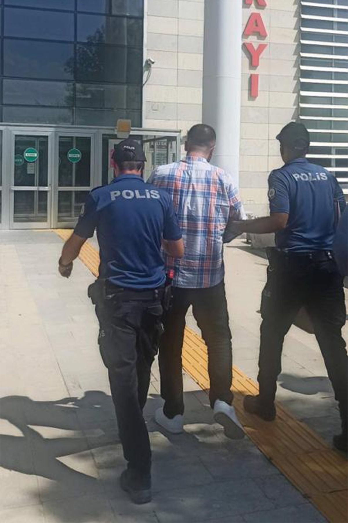 Elazığ\'da silahla bir kişiyi yaralayan şüpheli tutuklandı