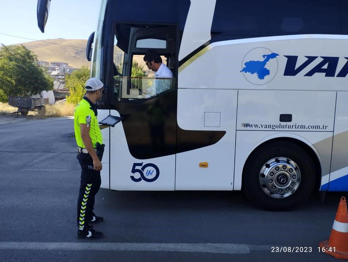 Elazığ\'da otobüs şoförlerine trafik uyarısı