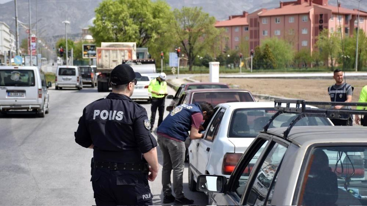 Erzincan\'da Güven ve Huzur Uygulaması: Bin 563 Kişi Sorgulandı