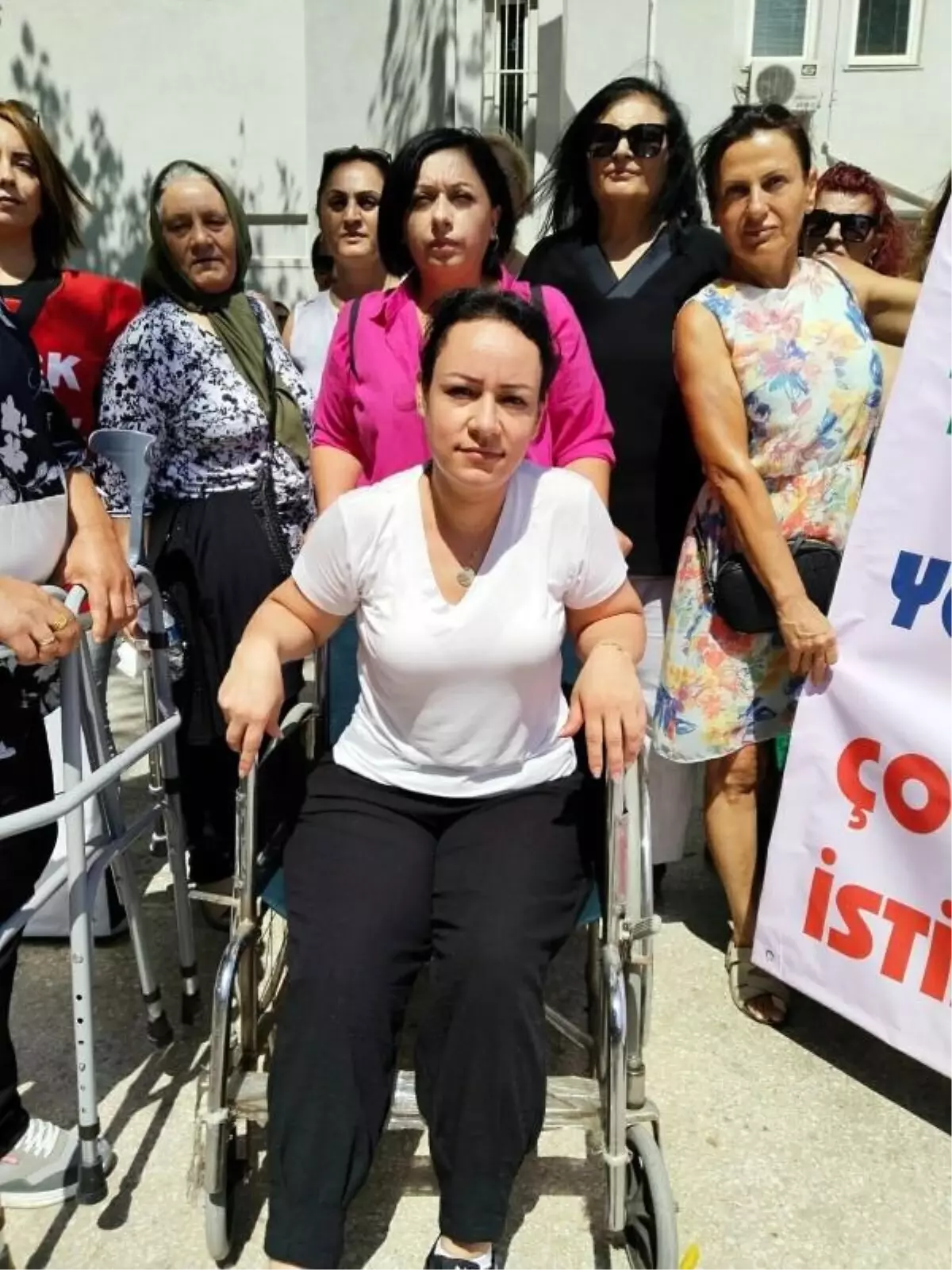 İzmir\'de eski eşi tabanca ile yaralayan sanık, intihara teşebbüs ettiğini iddia etti