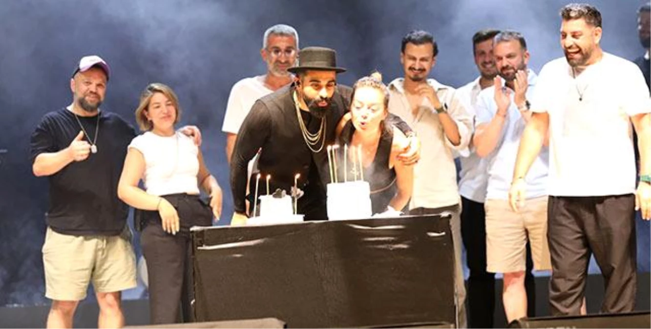 Gökhan Türkmen İzmir\'de 70. konserini verdi