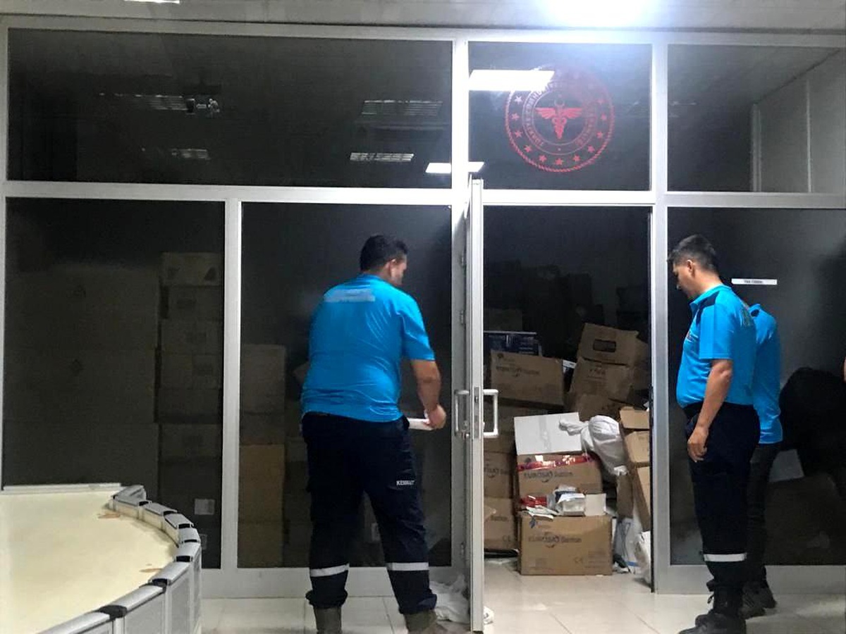 Antalya\'da Hastanede Bulunan Yavru Yılan Doğaya Bırakıldı