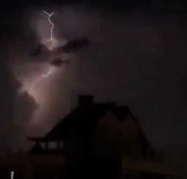 İstanbul'da vatandaşları korkutan elektrik fırtınası! Meteoroloji ve Valilik'ten art arda uyarılar geldi İstanbul'da vatandaşları korkutan elektrik fırtınası! Meteoroloji ve Valilik'ten art arda uyarılar geldi