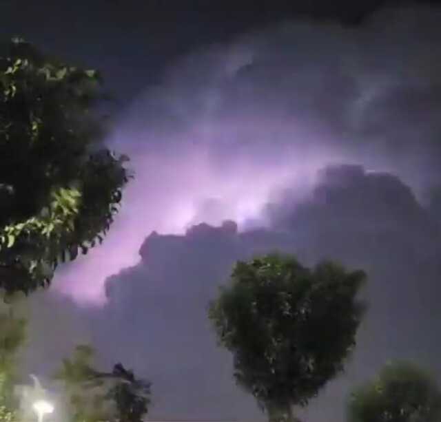 İstanbul'da vatandaşları korkutan elektrik fırtınası! Meteoroloji ve Valilik'ten art arda uyarılar geldi İstanbul'da vatandaşları korkutan elektrik fırtınası! Meteoroloji ve Valilik'ten art arda uyarılar geldi
