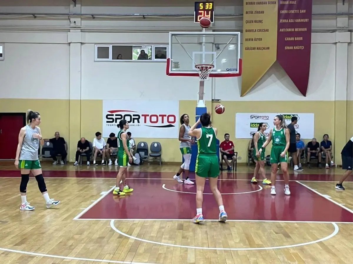 İzmit Belediyespor, Galatasaray\'ı mağlup etti