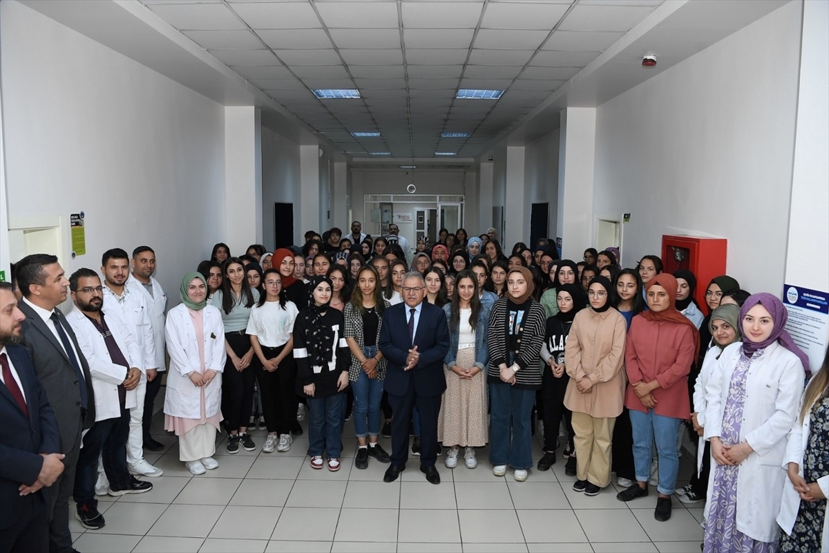 Kayseri Büyükşehir Belediyesi Öğrencilere Ulaşım Kartı Yardımı Yapacak