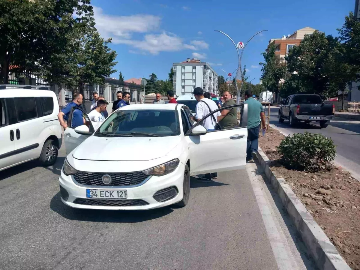 Kırklareli\'nde göçmen kaçakçılığı iddiasıyla 2 zanlı yakalandı