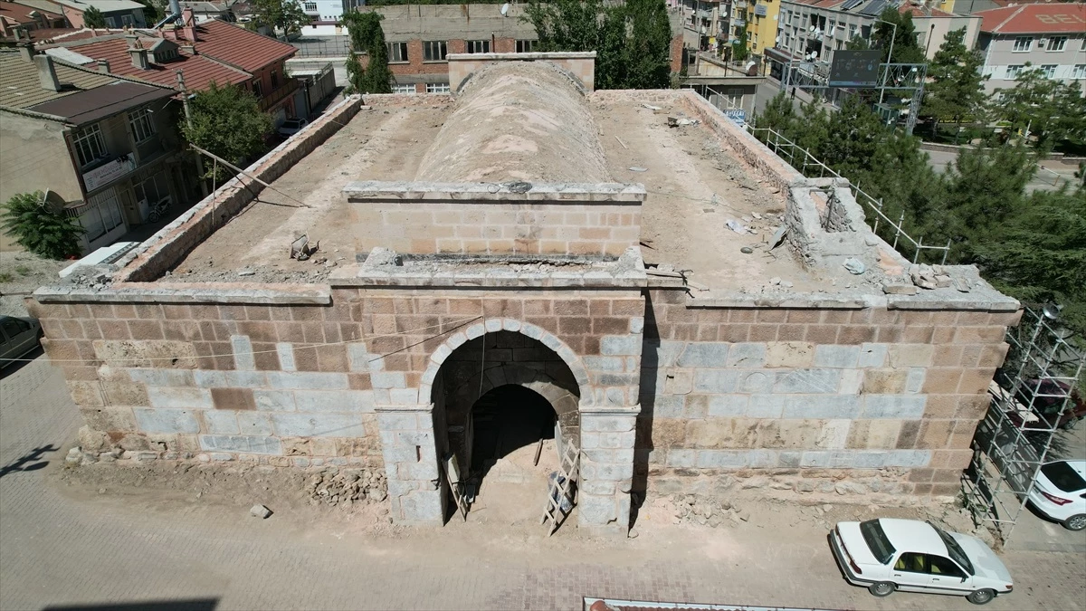 Konya Büyükşehir Belediyesi Kadınhanı Raziye Sultan Kervansarayı\'nda Restorasyon Çalışmalarına Devam Ediyor