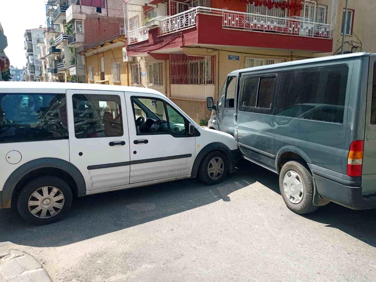 Aydın\'da polis aracı ile otomobil çarpıştı