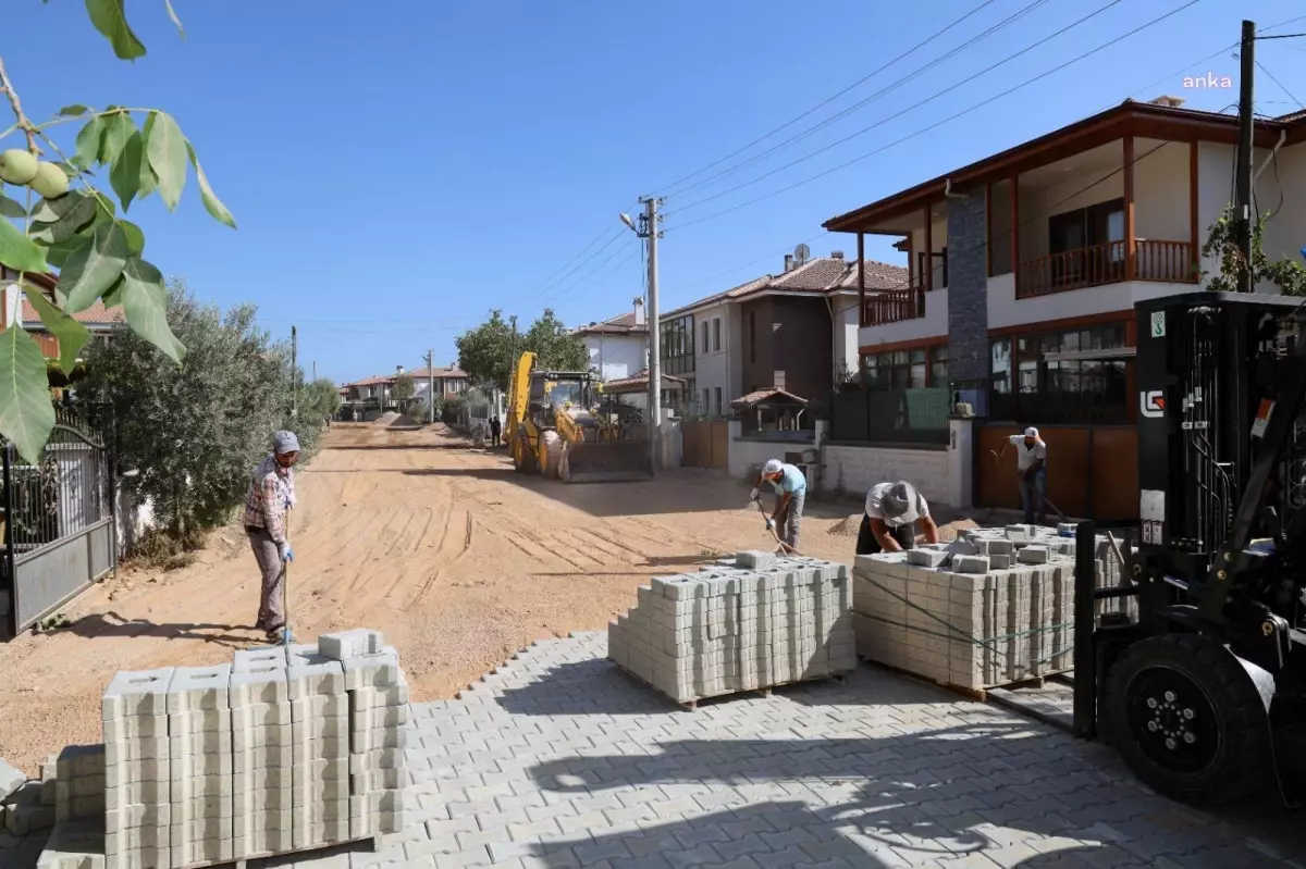 Menteşe Belediyesi Düğerek Mahallesi\'ndeki Yollara Parke Kaplama Çalışmalarına Başladı